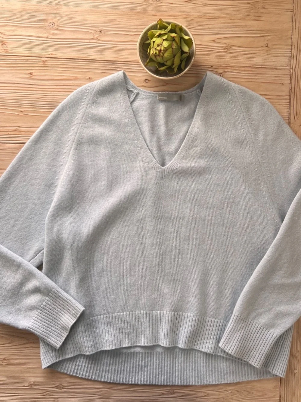 Vince 100% Cashmere Light Blue V-Neck Sweater – Size L - Picture 5 of 5